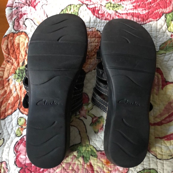 Clark’s black leather sandals - ladies size 7 1/2. - Picture 4 of 5